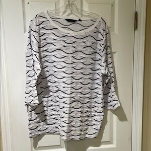 Women's Black and White Patterned Top
